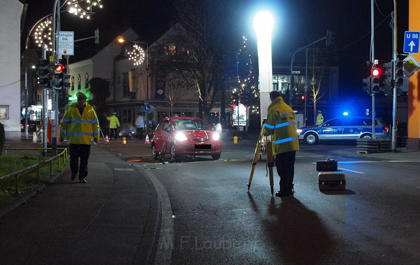 VU Rad gegen PKW Koeln Rath Roesratherstr Eilerstr P04.JPG